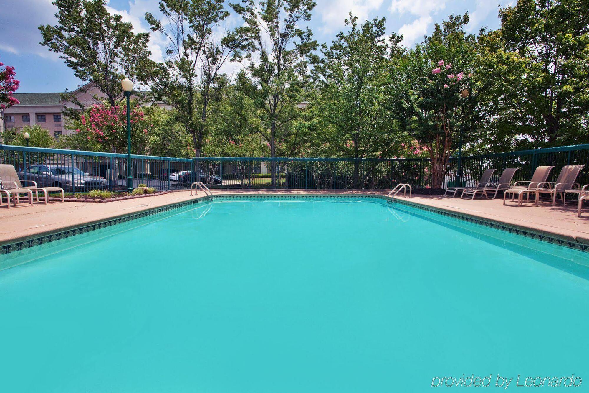 Holiday Inn Express Hotel & Suites Atlanta Buckhead By Ihg Buitenkant foto